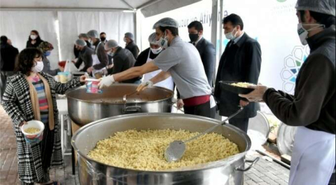 Bursa'da kalpleri ısıtan iftar! 'Osmangazi'de sofralar ayrı, gönüller bir'