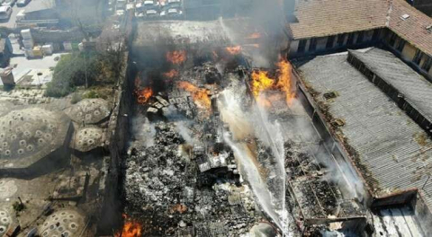 İstanbul Emniyet Müdürlüğü'ne ait depoda yangın! Alev topuna döndü