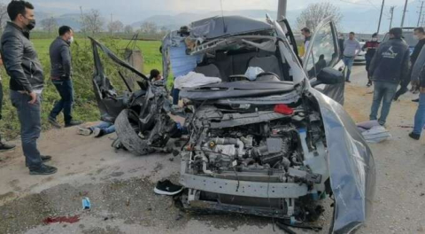 Bursa'da korkunç kaza! Kontrolden çıktı, beton direğe daldı...