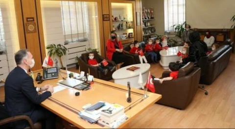 İnegöl Belediye Başkanlığı koltuğuna minikler oturdu!