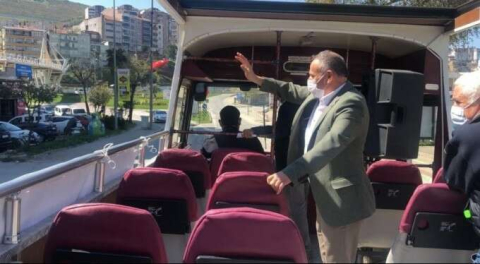 Bursa'da üstü açık otobüsten esnafa destek için seslendiler!