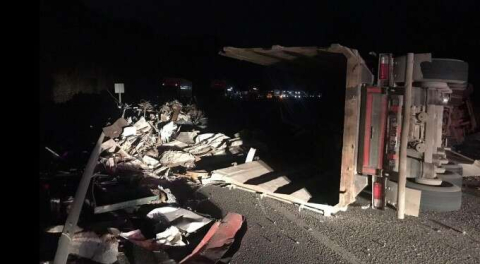 Bursa'da tır kazası! Sürücü ölümden döndü