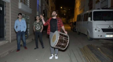 Alkışlarla destek! Bursa'da ramazan davulcusundan resital!