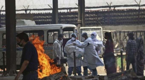 Hindistan'da vaka sayılarında rekor yükseliş sürüyor!