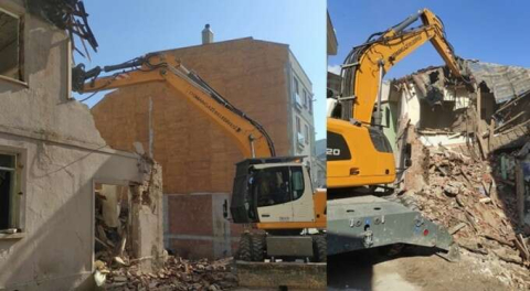 Bursa'da can güvenliğini tehdit ediyordu! İki katlı bina yıkıldı
