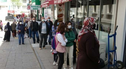 Bursa'da tam kapanma öncesi yüzlerce metre kuyruk! Sonu görünmedi
