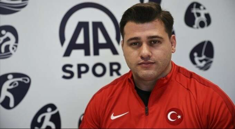 Milli güreşçi Rıza Kayaalp: Her şeyi bırakıp tek konsantre olacağım şey olimpiyatlar olacak!