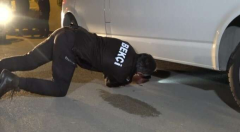 'Ekmek almaya çıktık' Bursa'da kamyonetin altında saklanırken yakalandı!