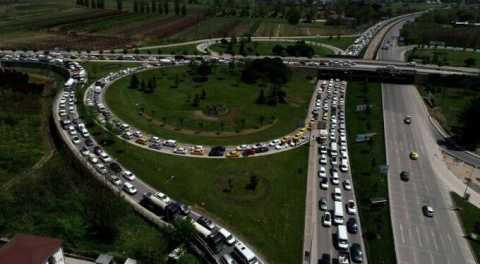 Bursa'da kilometrelerce kuyruk! İzin belgeleri tek tek kontrol ediliyor!