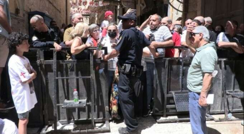 İsrail 'kutsal ateş' ayinine katılmak isteyen Hristiyanları engelledi!