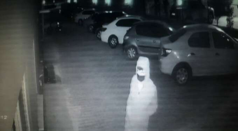 Görüntüler Bursa'dan! Bisikletli hırsızlar lüks rezidansa dadandı!