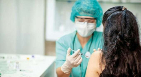 Sağlık çalışanlarının eşleri aşılanmaya başladı!