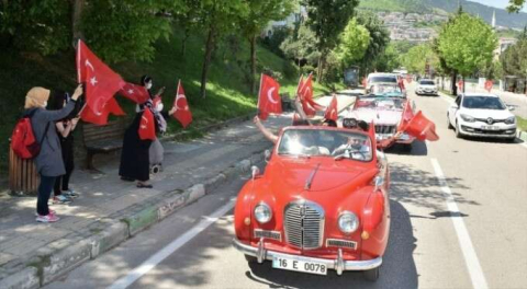 Yıldırım'da 19 Mayıs coşkusu sokaklara taştı! 'Hürriyet ateşi hiç sönmeyecek'