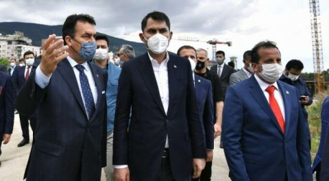 Bakan Kurum'dan dev meydana övgü... 'Tamamen Bursa'nın ihtiyaçları düşünüldü'