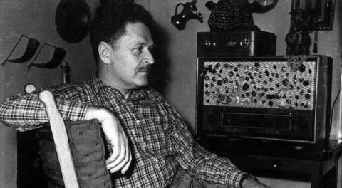Rüzgara karşı yürüyen adam: Nazım Hikmet!