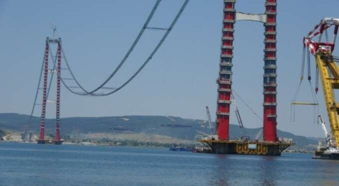 Çanakkale Boğazı'nda dikkat çeken görüntü! Trafiğe kapatıldı