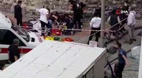 Galata Kulesi'nden atlayarak intihar etti!