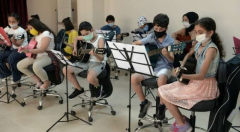 Bursa'daki Bilgi Evleri'nde sertifika coşkusu! 'Özgüvenlerini geliştiriyor'