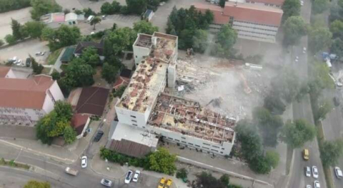 Bursa'da yarım asırlık Zübeyde Hanım Doğumevi böyle yıkıldı