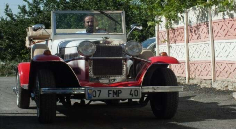 600 bine bile satmadı! 92 yaşındaki klasik aracına gözü gibi bakıyor