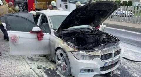 Panik anları! Gelin arabası alev alev yandı!