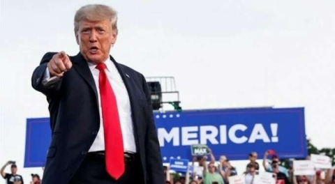 Trump, Facebook, Twitter ve Google'ı mahkemeye veriyor