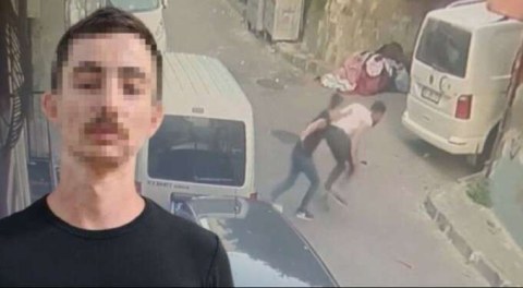 Dehşet anları! Sokakta defalarca bıçakladı!