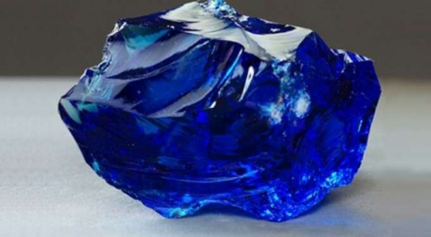 Dünyanın en büyük safir taşı bulundu: 100 milyon dolar değerinde