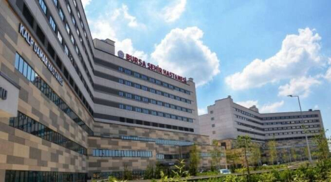 Kovid-19 sebebiyle gelişen akciğer yetmezliğinden ECMO tedavisiyle kurtuldu