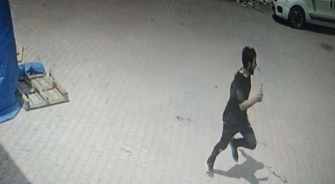 Bursa'da 10 ayrı suçtan aranan hırsız, suçüstü yakalandı