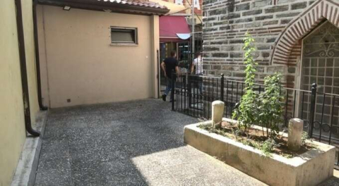 Bursa'da Tuzcu Baba Türbesi'ne yapılan ayıp örtüldü!