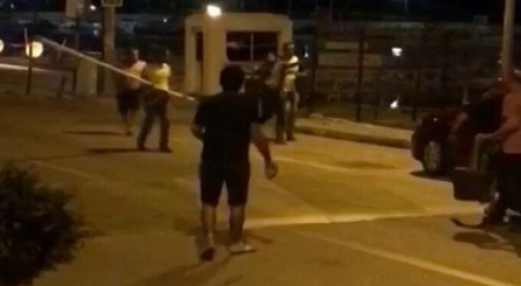 Bursa'da bariyerli ve muz ağaçlı kavga kamerada