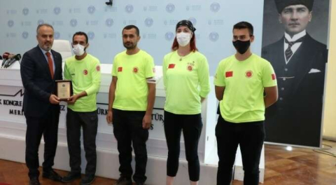 Bursa'da ayın vatandaşları ödüllendirildi