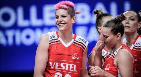 Ebrar Karakurt, Athena'nın şarkısı ile cevap verdi!