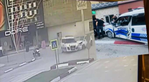 Bursa'da otomobil ile polis otosu çarpıştı: 2'si polis 3 yaralı