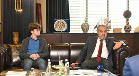 Bursa'nın ilkleri...Bursaray'daki okuma kioskları kazandırıyor