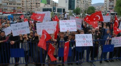 İzmir'de aşı karşıtları kural tanımadı