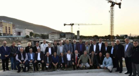 AK Parti kurucu üyelerinden Osmangazi Meydanı'na övgü