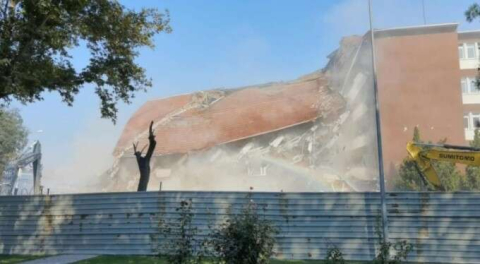 Bursa'da 35 yıllık Hükümet Konağı böyle yerle bir oldu