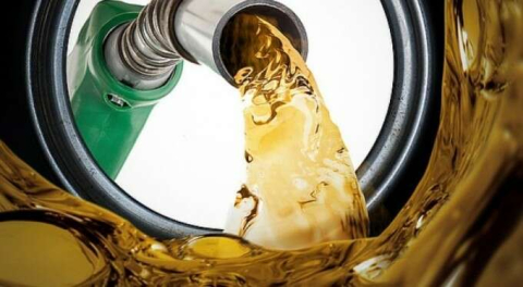 Benzine bir haftada üçüncü zam