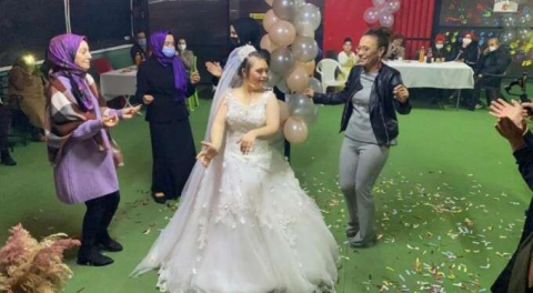 Bursa'da down sendromlu Merve'nin gelinlik hayali gerçek oldu