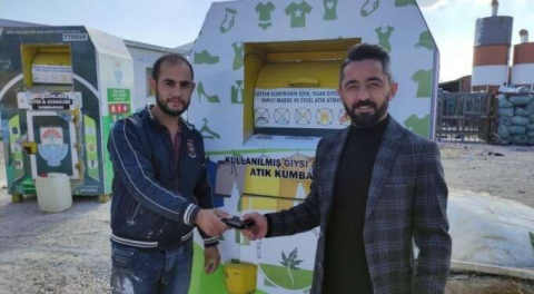 Bursa'da eşinin eski eşya kumbarasına attığı cüzdanı böyle buldu