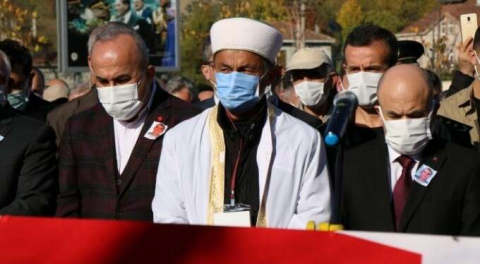 Bir babanın en zor anı! Şehit oğlunun cenaze namazını kıldırdı