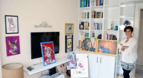Evini sanat galerisine çevirdi