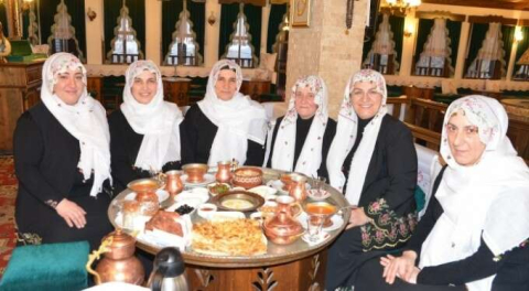 Köy pazarından, uluslararası sempozyuma