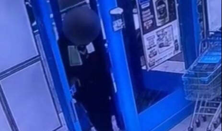 Bursa'daki zincir market önünde şoke eden olay! Saniyeler içinde...