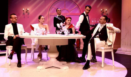 Tiyatroseverlere "Akşam Yemeği"