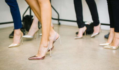 Topuklu ayakkabınız ses mi çıkarıyor? Bunları deneyin