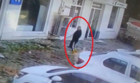 Bursa'da kaldırımı temizlerken saldırıya uğradı 