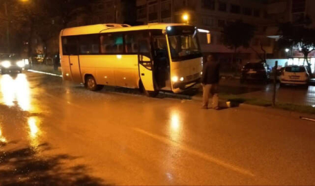 Bursa’da korkutan servis kazası 